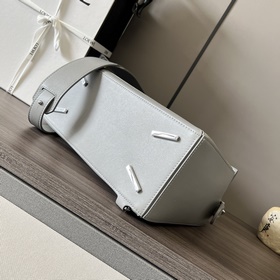 Средняя сумка Loewe Puzzle с тисненым 