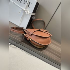 Loewe  Маленькая сумка-седло Gate Но