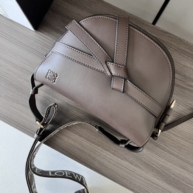 Сумка Loewe Gate малого размера в ново