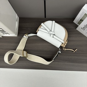 Сумка Loewe Gate Dual в новом цвете m