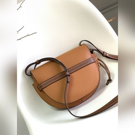 Сумка Loewe Gate в стиле «седло» — кач