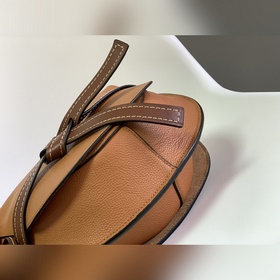Сумка Loewe Gate в стиле «седло» — кач