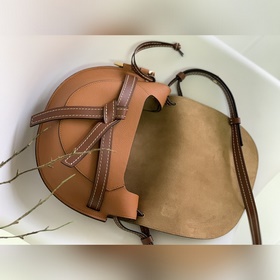 Сумка Loewe Gate в стиле «седло» — кач
