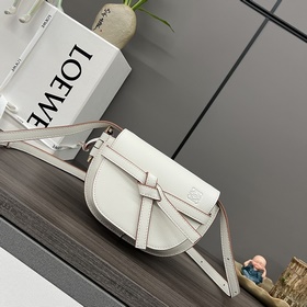 Новая версия сумки Loewe Gate Dual (но