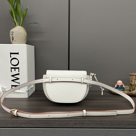 Новая версия сумки Loewe Gate Dual (но