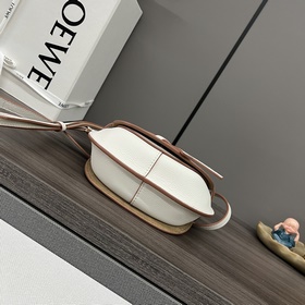 Новая версия сумки Loewe Gate Dual (но