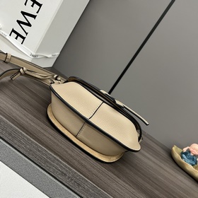 Новая версия сумки Loewe Gate Dual (но