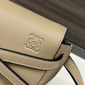 Новая версия сумки Loewe Gate Dual (но