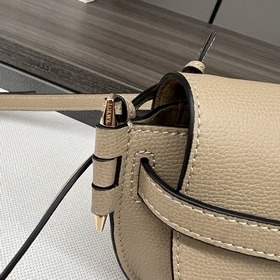 Новая версия сумки Loewe Gate Dual (но