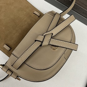 Новая версия сумки Loewe Gate Dual (но