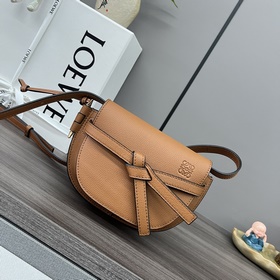 Новая версия сумки Loewe Gate Dual (но