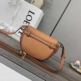 Новая версия сумки Loewe Gate Dual (но