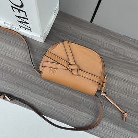 Новая версия сумки Loewe Gate Dual (но