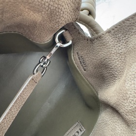 Новая модель Loewe — мини-клатч Flamen