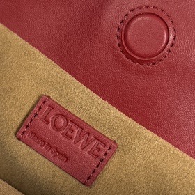 Loewe Новая версия клатча Flamenco из