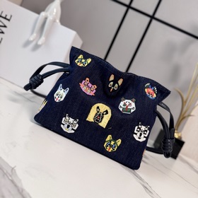 Loewe  Маленькая вышитая сумка-клатч 