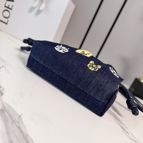 Loewe  Маленькая вышитая сумка-клатч 