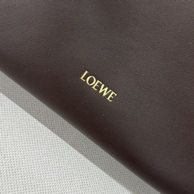 Loewe Новая версия клатча Flamenco из