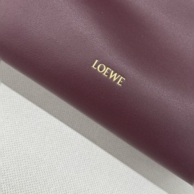 Loewe Новая версия клатча Flamenco из
