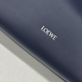 Loewe Новая версия клатча Flamenco из