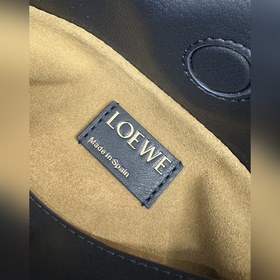 Новая модель Loewe — клатч Flamenco из
