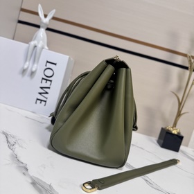Loewe  Новая модель большой сумки Ma
