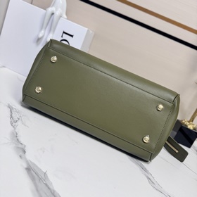 Loewe  Новая модель большой сумки Ma
