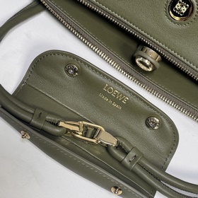 Loewe  Новая модель большой сумки Ma