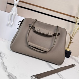 Loewe  Новая модель большой сумки Ma