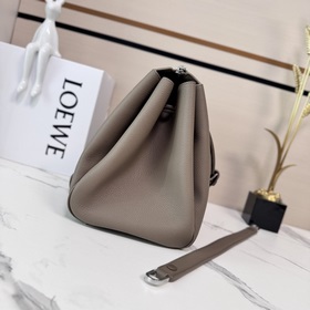 Loewe  Новая модель большой сумки Ma
