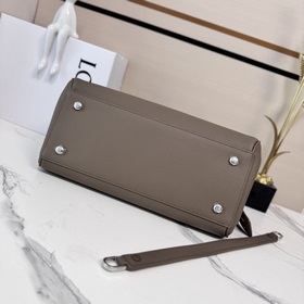Loewe  Новая модель большой сумки Ma