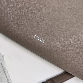 Loewe  Новая модель большой сумки Ma