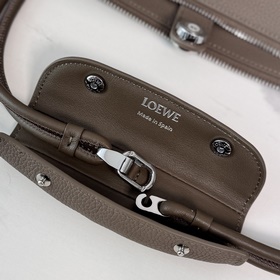 Loewe  Новая модель большой сумки Ma