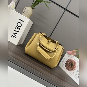 Loewe  Новая модель сумки Madrid из
