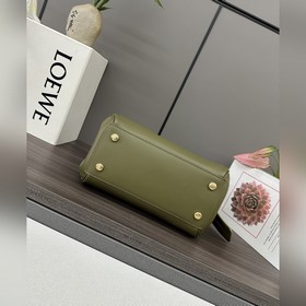 Loewe  Новая модель сумки Madrid из 