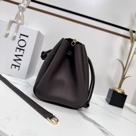 Loewe  Новая модель средней сумки Ma