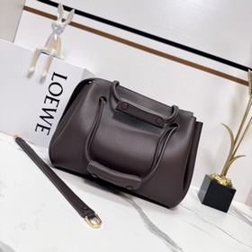 Loewe  Новая модель средней сумки Ma