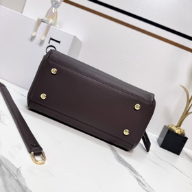 Loewe  Новая модель средней сумки Ma