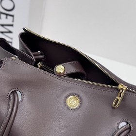 Loewe  Новая модель средней сумки Ma