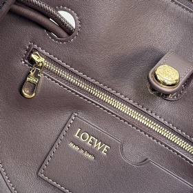 Loewe  Новая модель средней сумки Ma