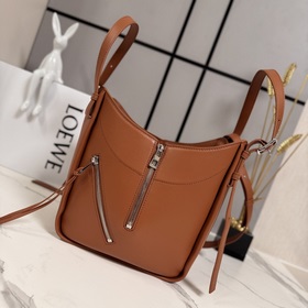 Loewe  Новая классическая сумка Hammo