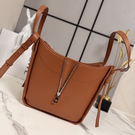 Loewe  Новая классическая сумка Hammo