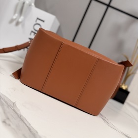 Loewe  Новая классическая сумка Hammo