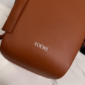 Loewe  Новая классическая сумка Hammo