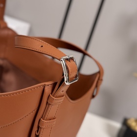 Loewe  Новая классическая сумка Hammo