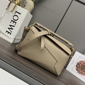Loewe Новая версия сумки Puzzle Edge