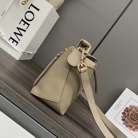 Loewe Новая версия сумки Puzzle Edge 