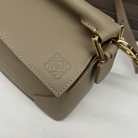 Loewe Новая версия сумки Puzzle Edge 