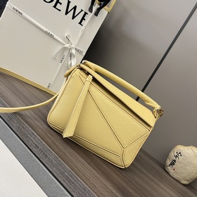 Loewe  Сумка Puzzle из миниатюрной зе