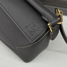 Loewe Новая версия сумки Puzzle Edge 